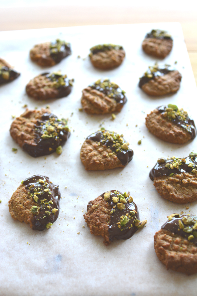 Flourless Peanut Butter Cookies, dipped in chocolate and sprinkled with pistachios. These cookies may only have 6 Ingredients, but they will blow your mind! Click through for the recipe!