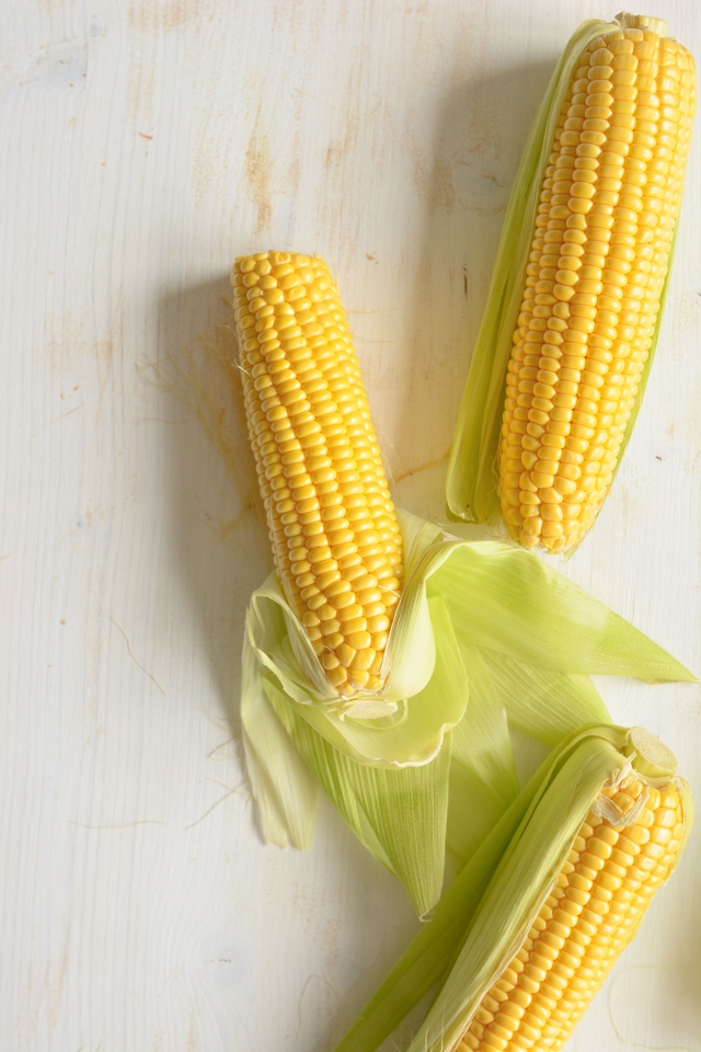 How to grill the PERFECT corn on the cob, then smother it in lime butter, smokey mayo, feta cheese and fresh coriander! From Lauren Caris Cooks
