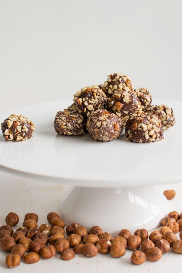 These Nutella Truffles only have 4 ingredients and are so easy to make! Lauren Caris Cooks