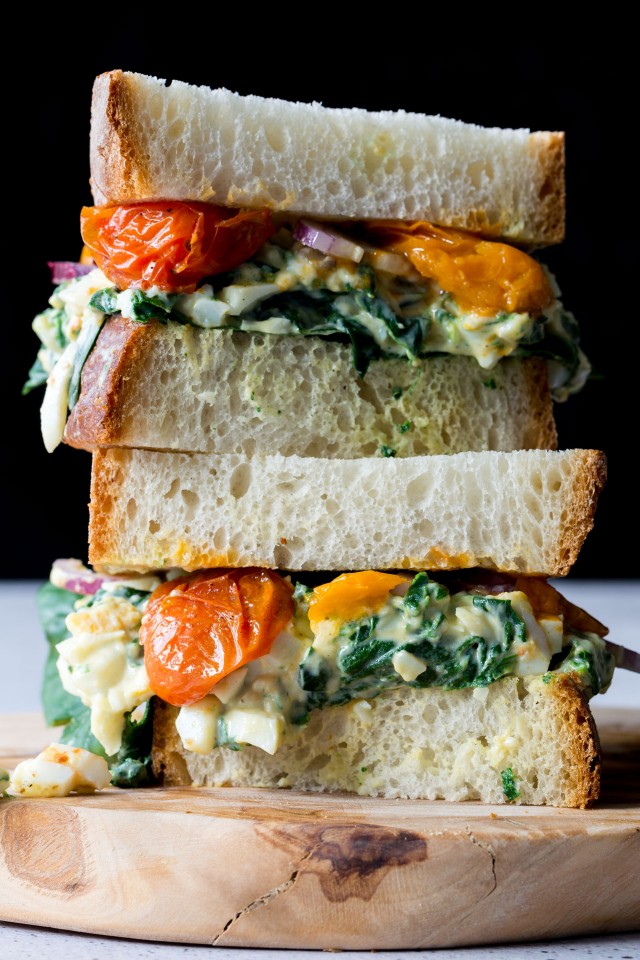 A totally gourmet Egg Florentine Toasted Sandwich, using basic ingredients to create something spectacular. Don't let your lunchtime be boring, try this easy sandwich recipe for something special this week!