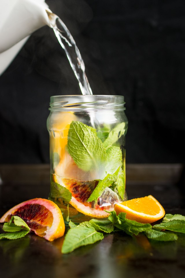 This calming, fragrant fresh orange and mint tea is perfect for relaxing in the afternoon or evening. Let the natural flavour of the mint leaves infuse the water while you chill out!