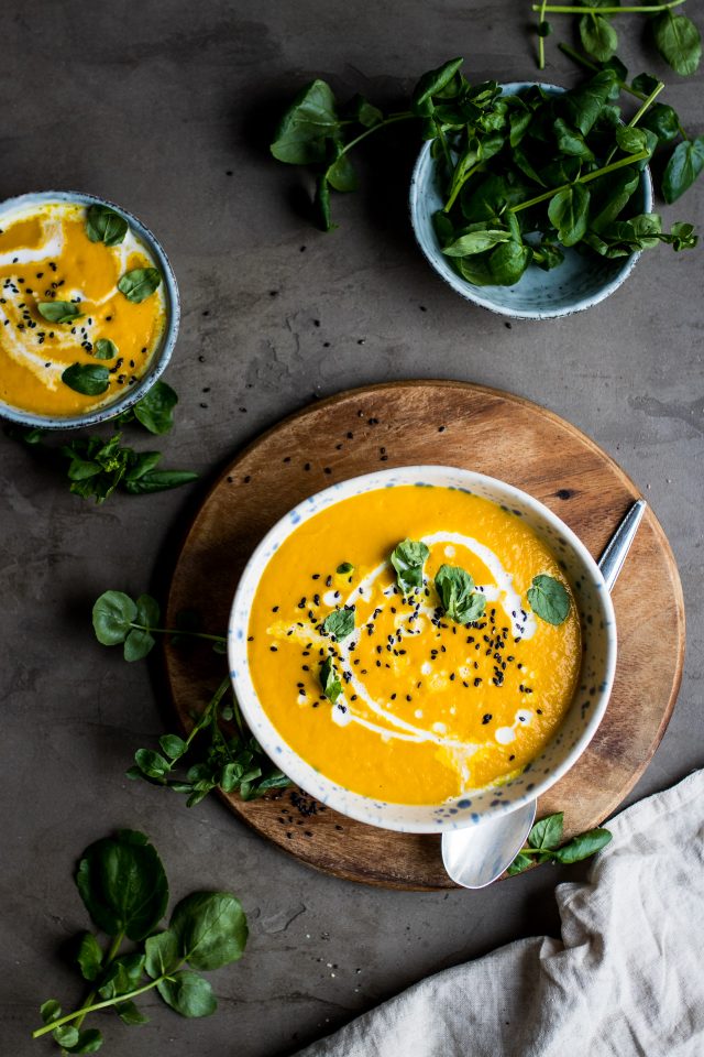 An inflammation busting carrot, ginger and turmeric soup that's absolutely bursting with fresh, warming flavours!